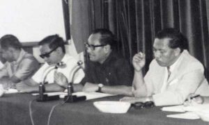 Pada Kamis, 3 Agustus 1972, di Departemen Penerangan, diadakan konferensi pers mengenai ejaan yang diperbarui yang dipimpin Menteri Pendidikan dan Kebudayaan Mashuri. Menteri Mashuri sedang memberikan penjelasan mengenai ejaan baru.